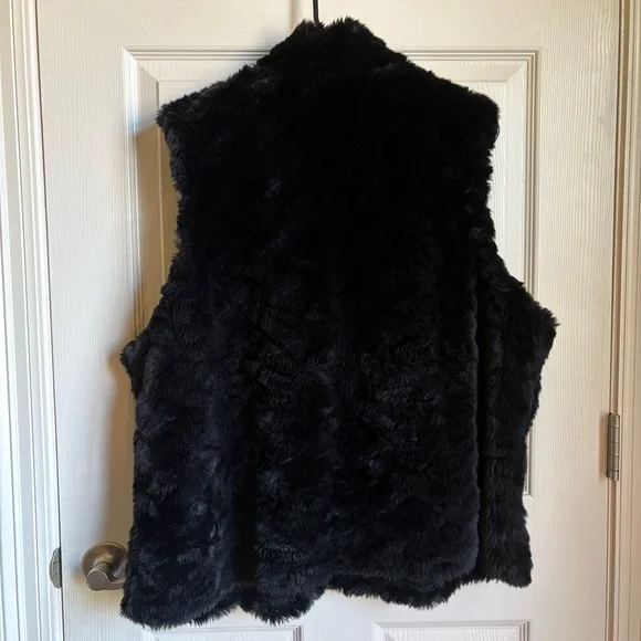 Parkhurst Black Faux Fur Vest - Picture 2 of 7